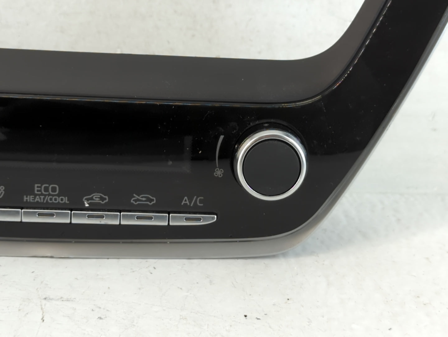 2023 Toyota Corolla Climate Control Module Temperature AC/Heater Replacement P/N:75R529 Fits OEM Used Auto Parts - Oemusedau