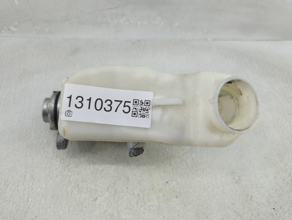 2019-2022 Toyota Rav4 Brake Master Cylinder 1310375 - Oemusedautoparts1.com