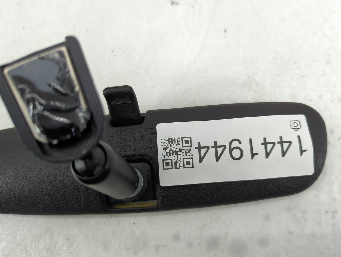 2016-2022 Toyota Rav4 Interior Rear View Mirror Replacement OEM P/N:E11025617 E11015617 Fits OEM Used Auto Parts - Oemusedau