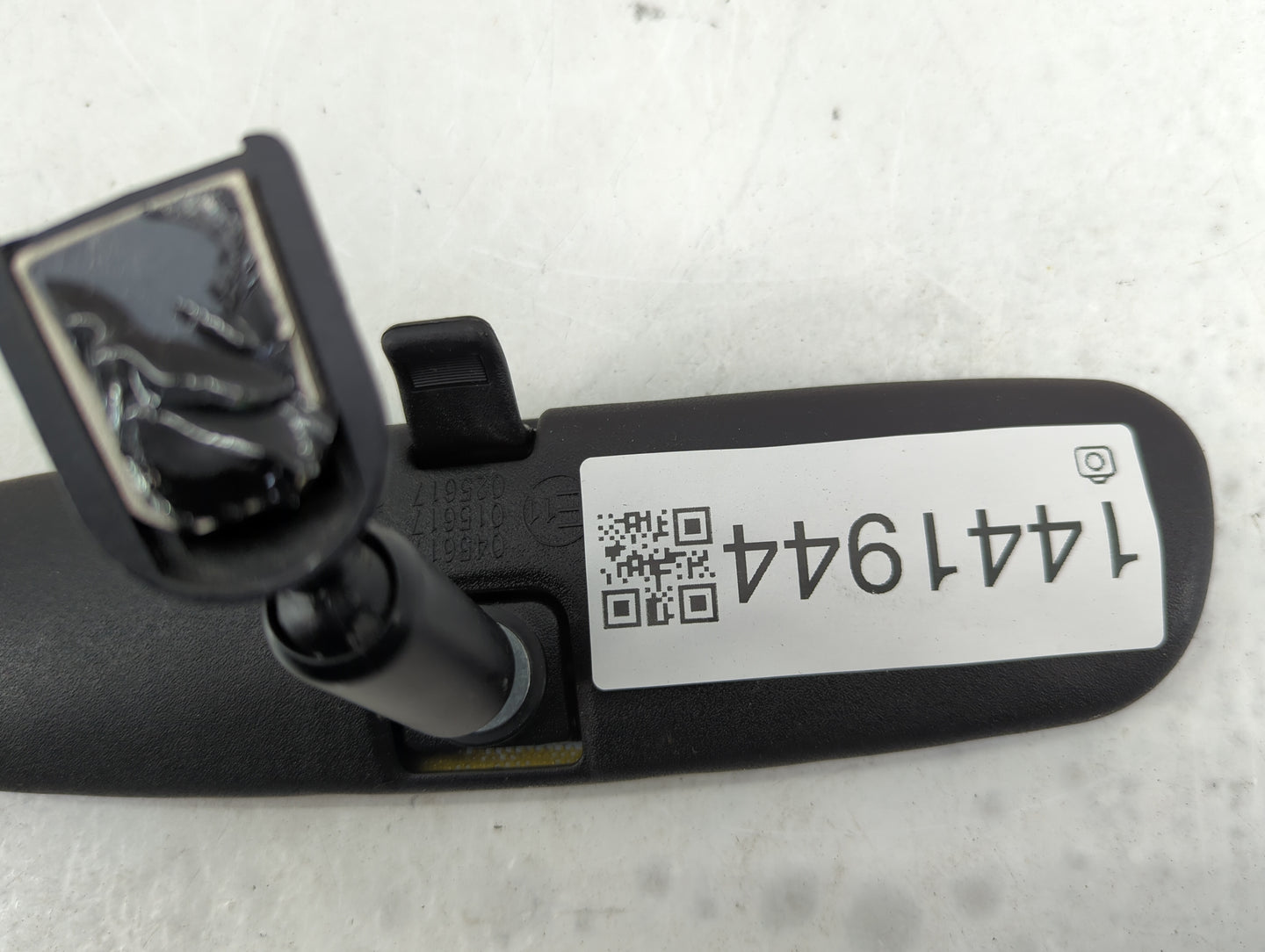 2016-2022 Toyota Rav4 Interior Rear View Mirror Replacement OEM P/N:E11025617 E11015617 Fits OEM Used Auto Parts - Oemusedau