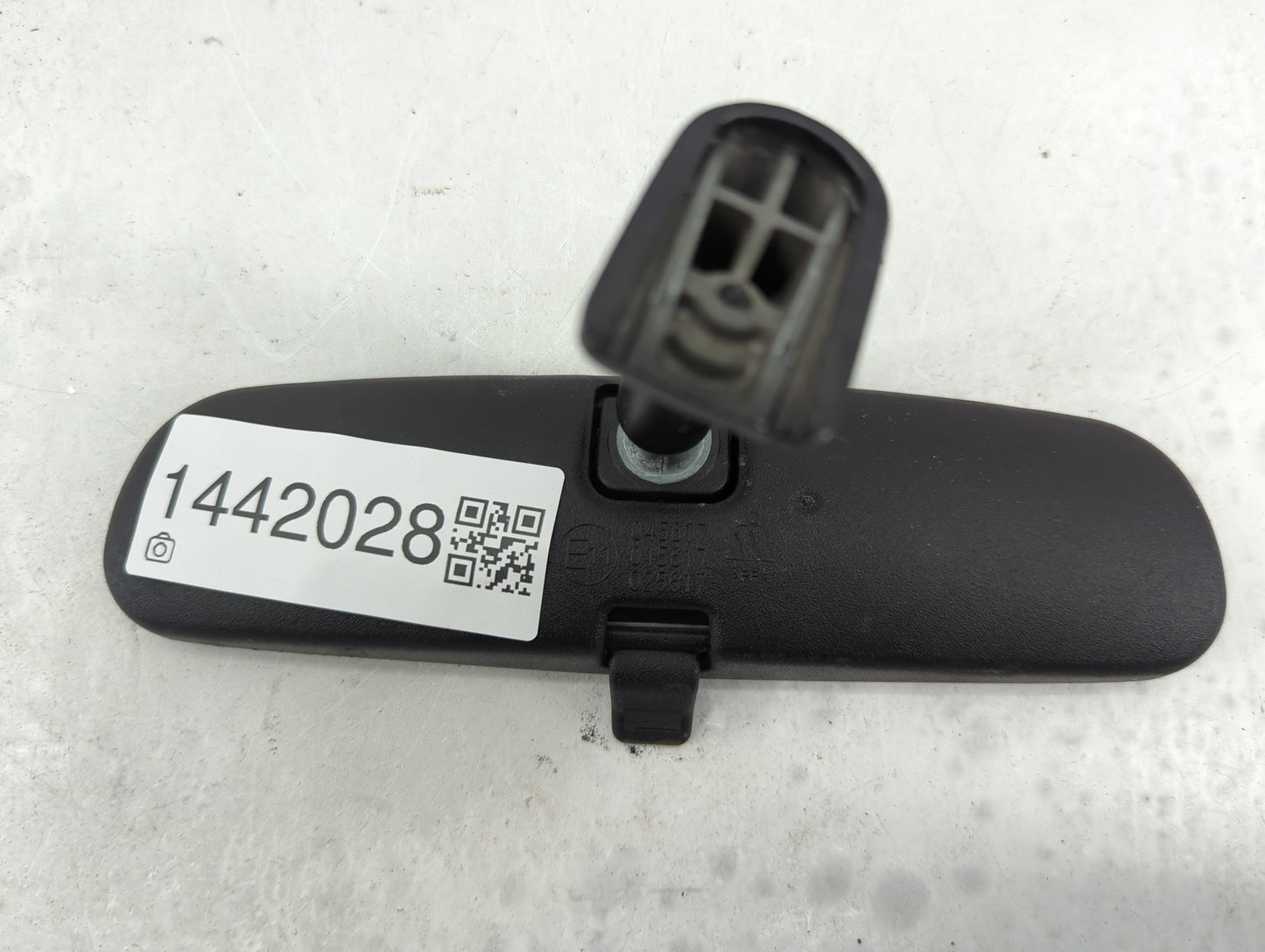 2016-2022 Toyota Rav4 Interior Rear View Mirror Replacement OEM P/N:E11025617 E11015617 Fits OEM Used Auto Parts - Oemusedau