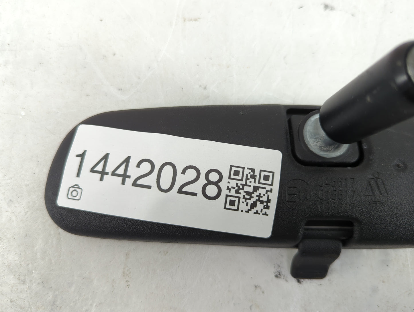 2016-2022 Toyota Rav4 Interior Rear View Mirror Replacement OEM P/N:E11025617 E11015617 Fits OEM Used Auto Parts - Oemusedau