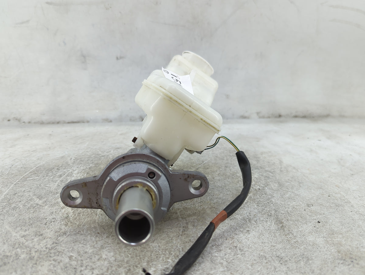 2019-2022 Toyota Rav4 Brake Master Cylinder 1511899 - Oemusedautoparts1.com