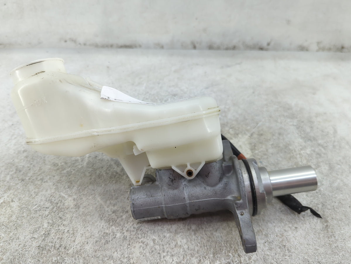 2019-2022 Toyota Rav4 Brake Master Cylinder 1511899 - Oemusedautoparts1.com