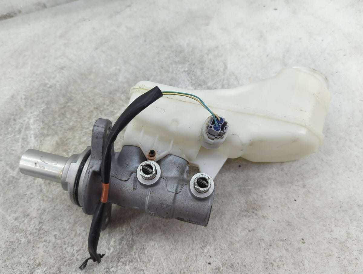 2019-2022 Toyota Rav4 Brake Master Cylinder 1511899 - Oemusedautoparts1.com