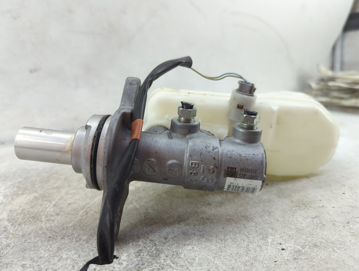 2019-2022 Toyota Rav4 Brake Master Cylinder 1511899 - Oemusedautoparts1.com