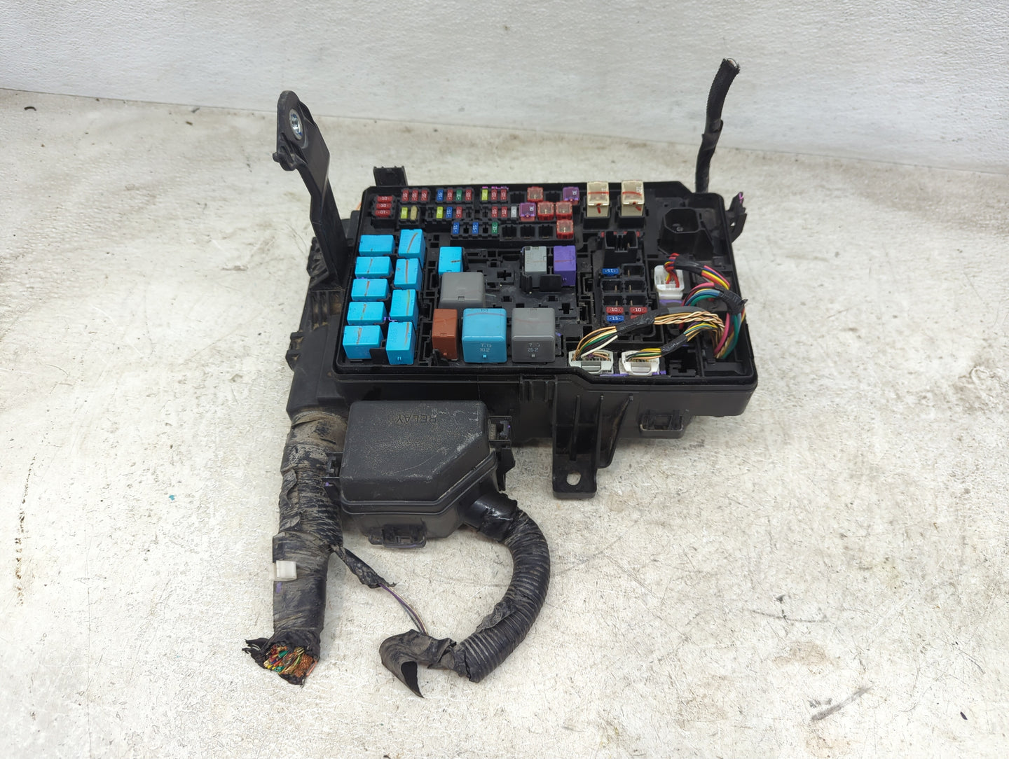 2016-2022 Toyota Tacoma Fusebox Fuse Box Panel Relay Module Fits Fits 2016 2017 2018 2019 2020 2021 2022 OEM Used Auto Parts
