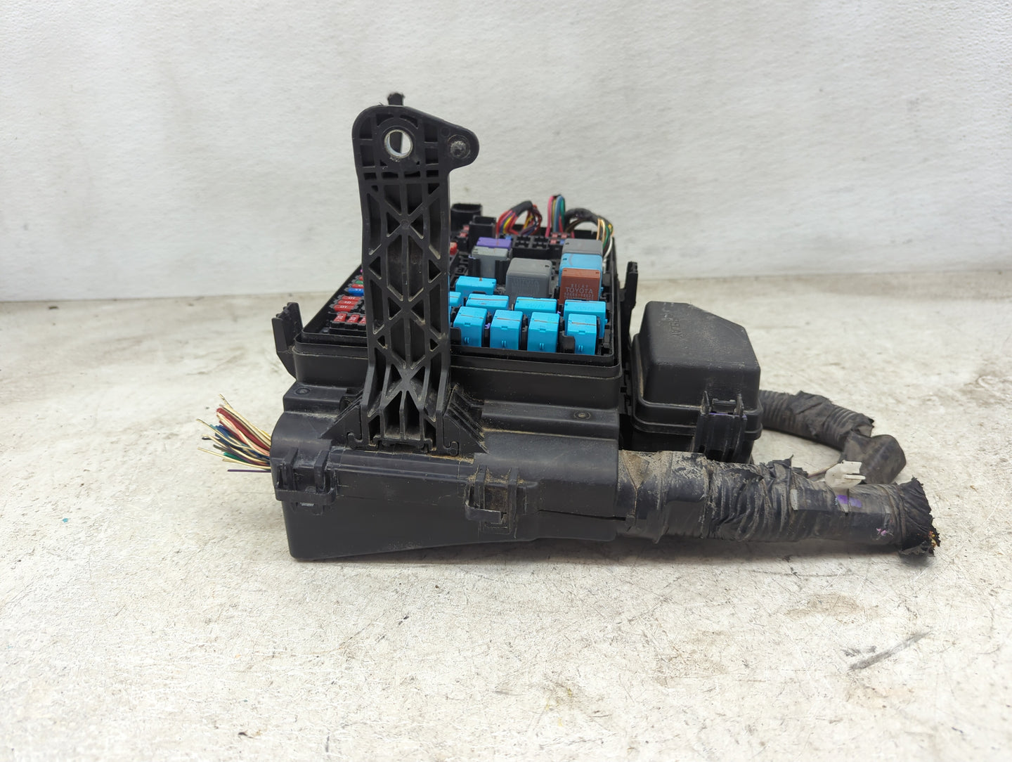 2016-2022 Toyota Tacoma Fusebox Fuse Box Panel Relay Module Fits Fits 2016 2017 2018 2019 2020 2021 2022 OEM Used Auto Parts