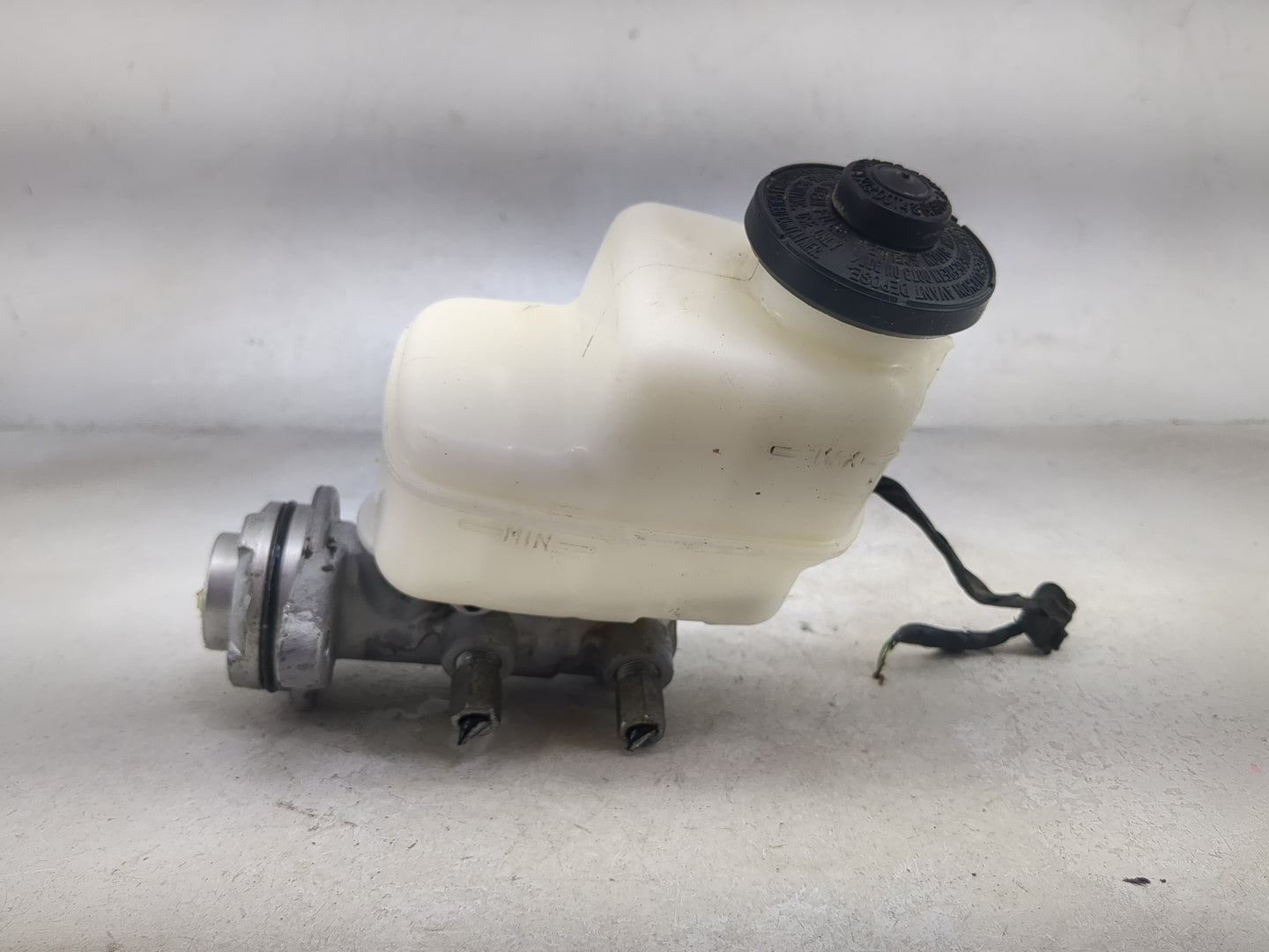 2023 Toyota Tacoma Brake Master Cylinder - Oemusedautoparts1.com