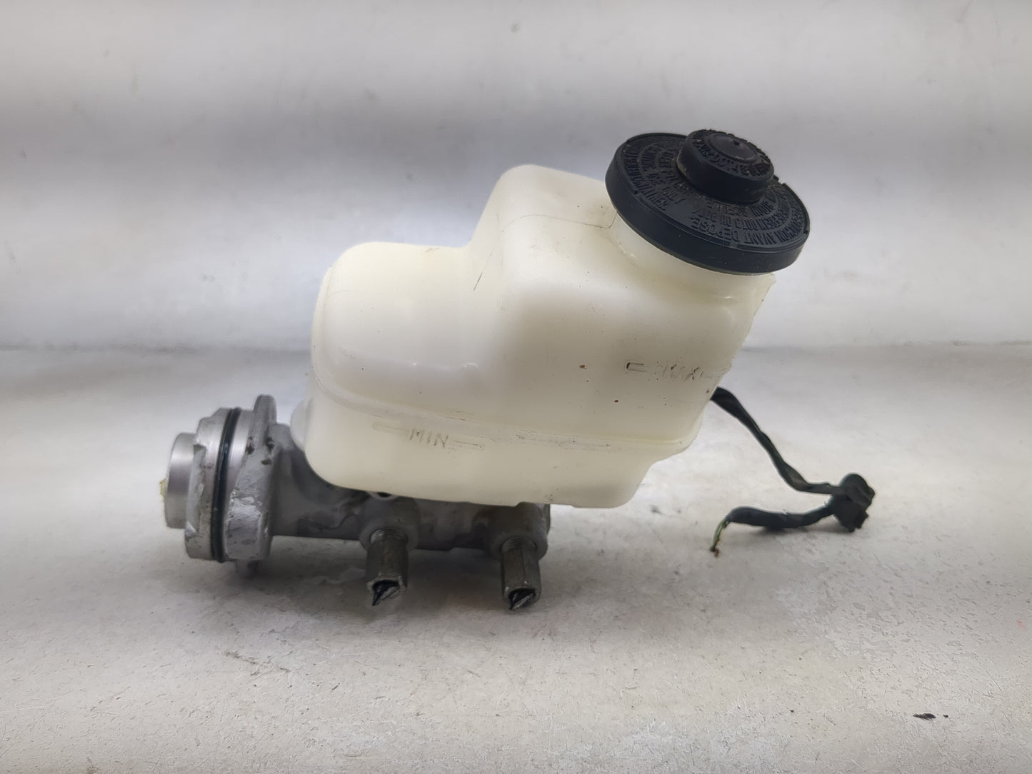 2023 Toyota Tacoma Brake Master Cylinder - Oemusedautoparts1.com
