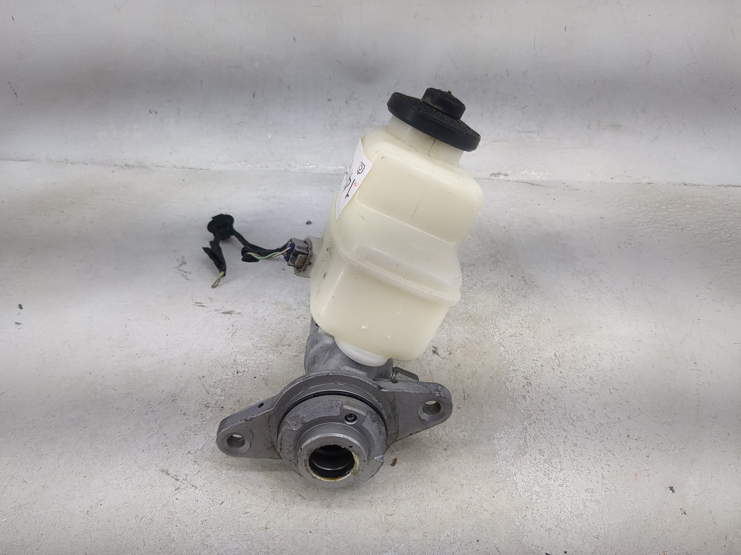 2023 Toyota Tacoma Brake Master Cylinder - Oemusedautoparts1.com