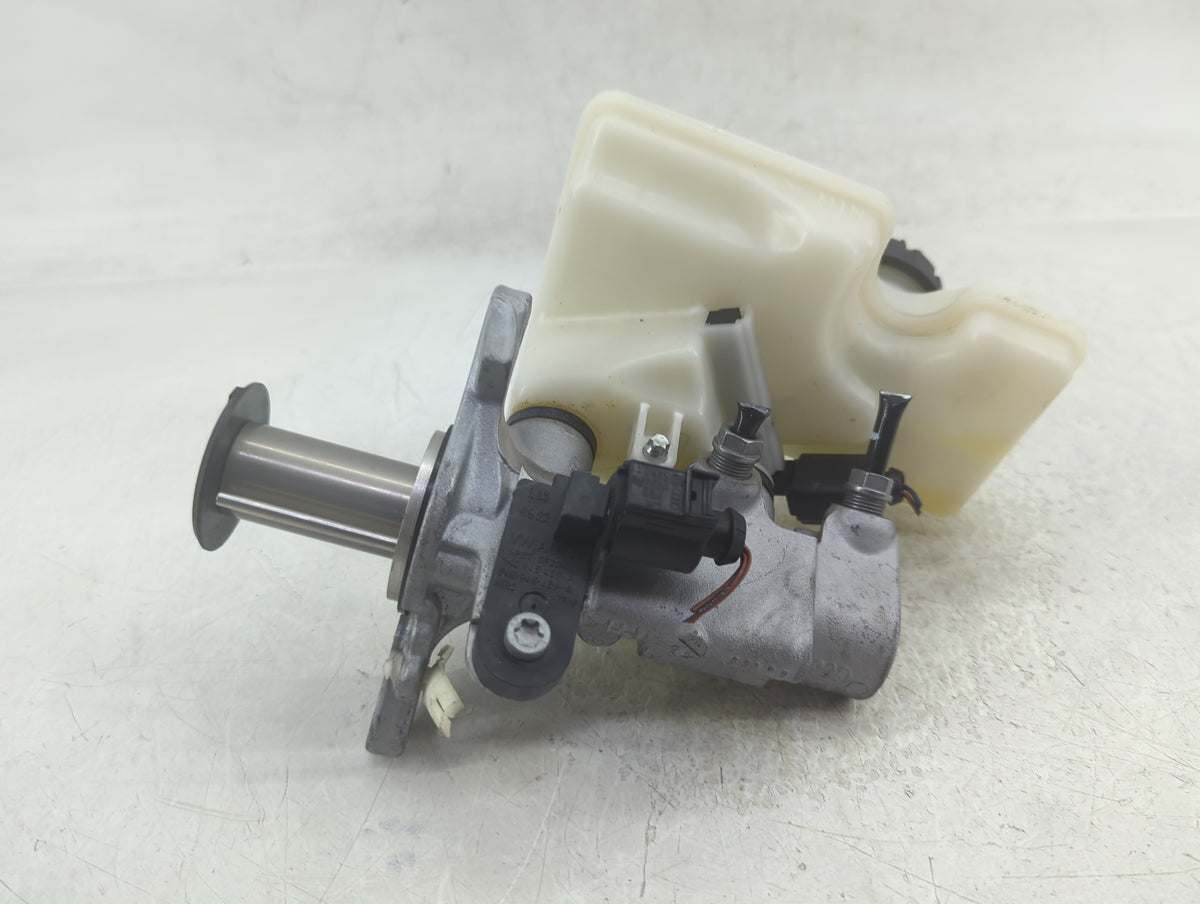 Volkswagen Atlas Brake Master Cylinder 1383243 - Oemusedautoparts1.com