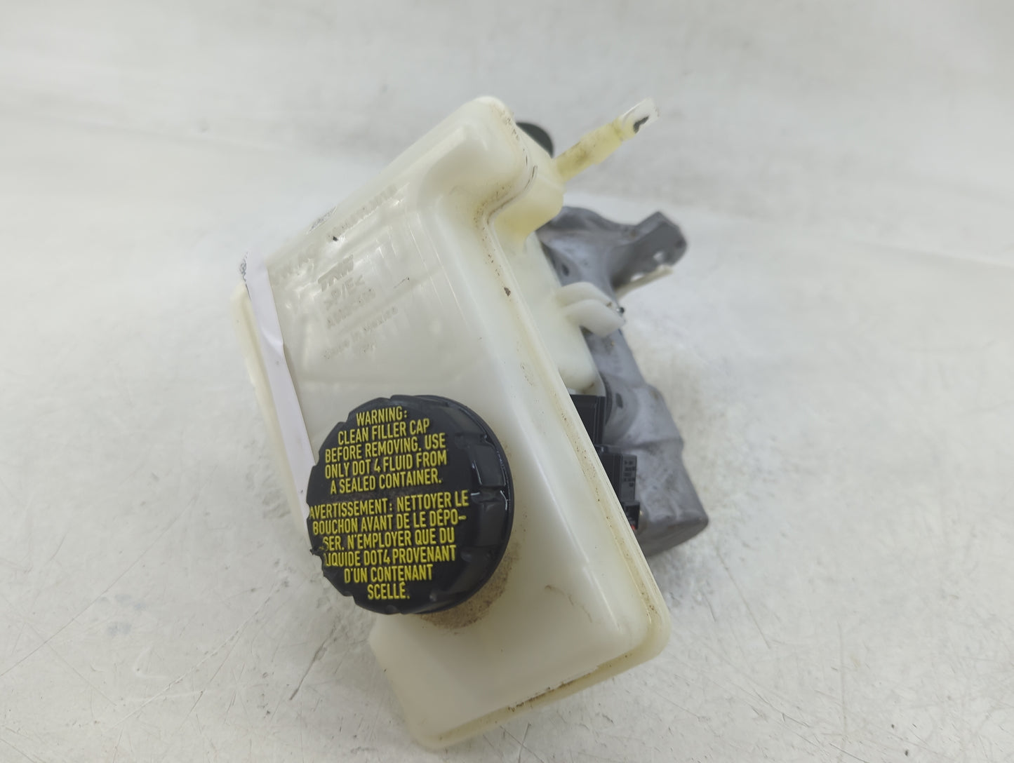 Volkswagen Atlas Brake Master Cylinder 1383243 - Oemusedautoparts1.com