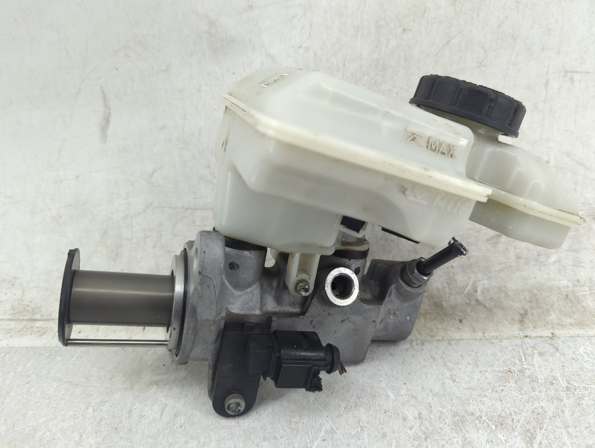 Volkswagen Atlas Brake Master Cylinder 1451395 - Oemusedautoparts1.com