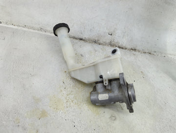 Volkswagen Atlas Brake Master Cylinder 1492392 - Oemusedautoparts1.com