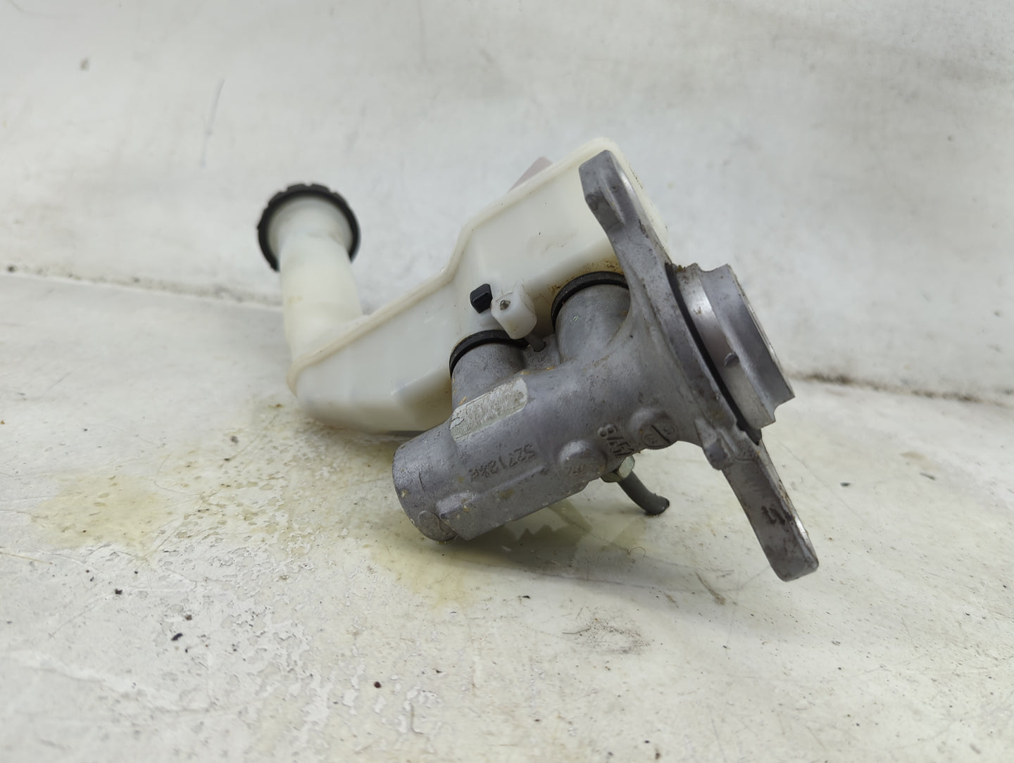 Volkswagen Atlas Brake Master Cylinder 1492392 - Oemusedautoparts1.com