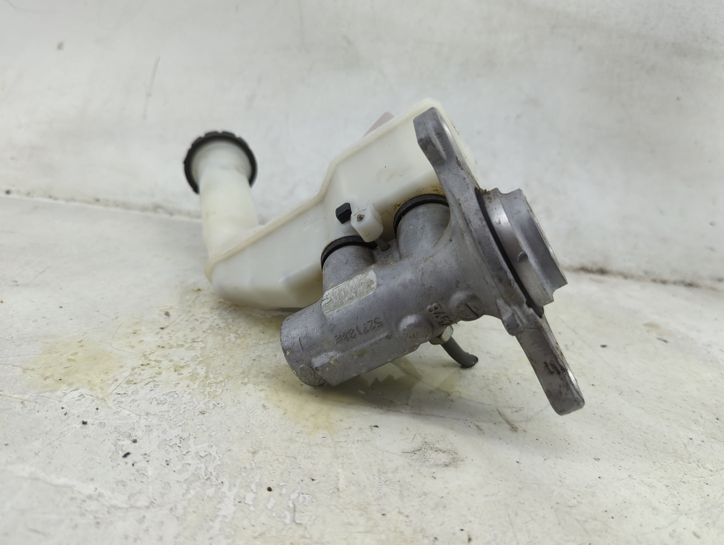 Volkswagen Atlas Brake Master Cylinder 1492392 - Oemusedautoparts1.com