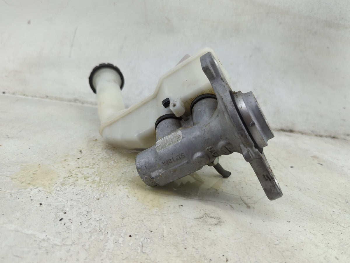 Volkswagen Atlas Brake Master Cylinder 1492392 - Oemusedautoparts1.com