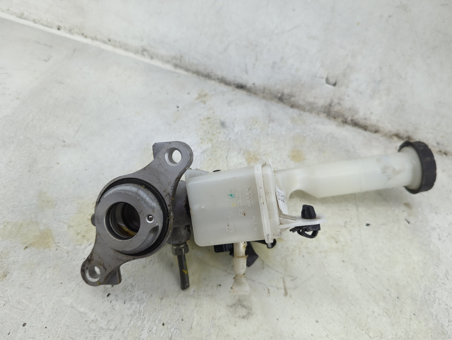 Volkswagen Atlas Brake Master Cylinder 1492392 - Oemusedautoparts1.com