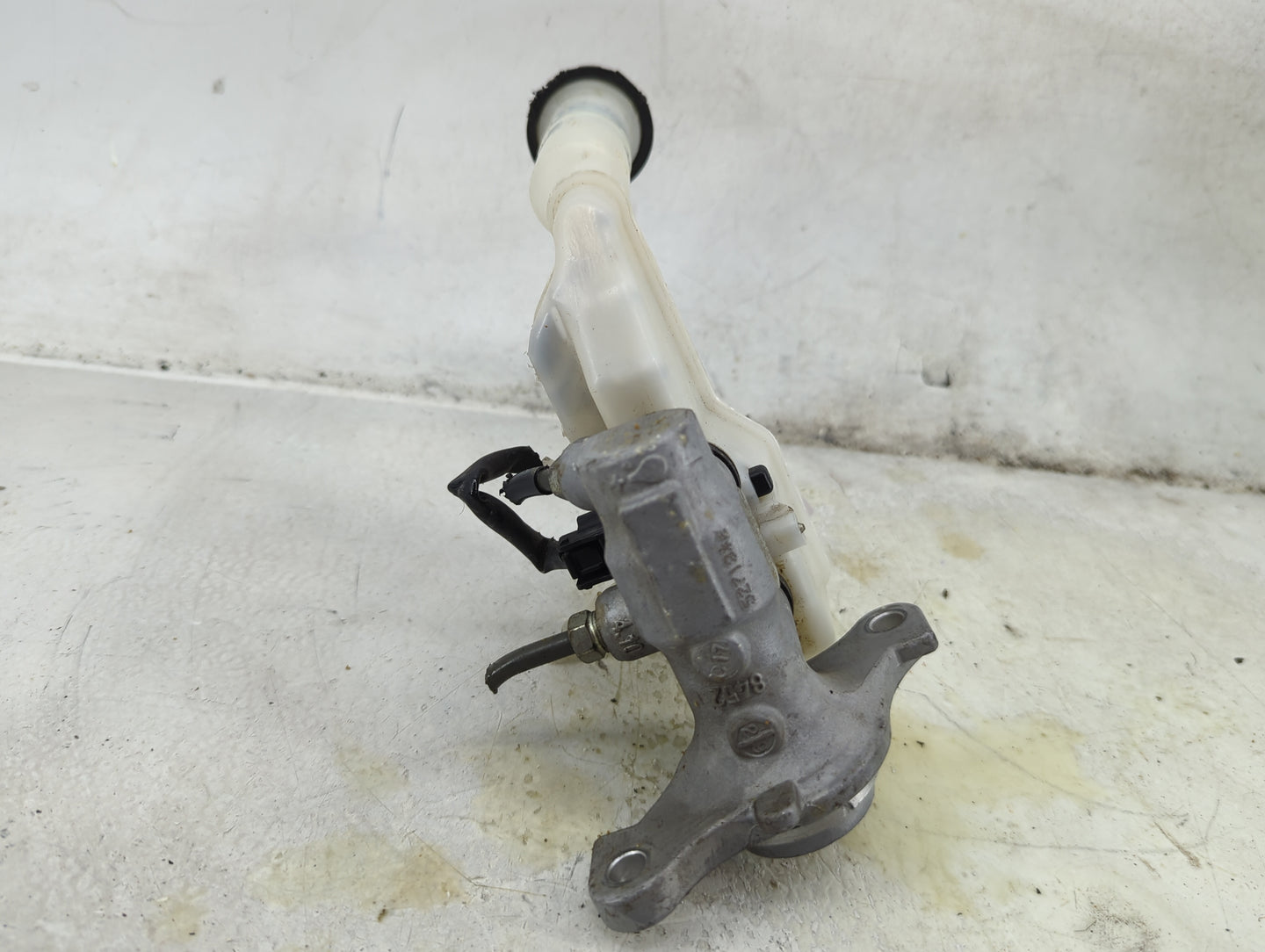 Volkswagen Atlas Brake Master Cylinder 1492392 - Oemusedautoparts1.com