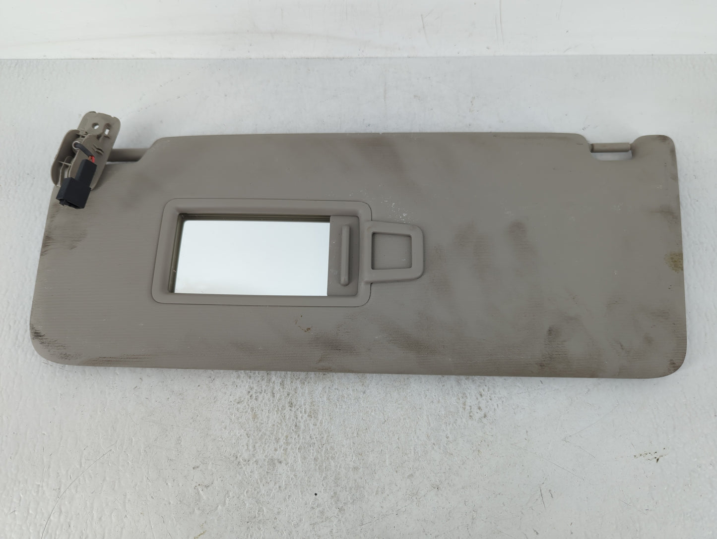 2020-2022 Volkswagen Atlas Sun Visor Shade Replacement Driver Left Mirror Fits Fits 2020 2021 2022 OEM Used Auto Parts - Oem