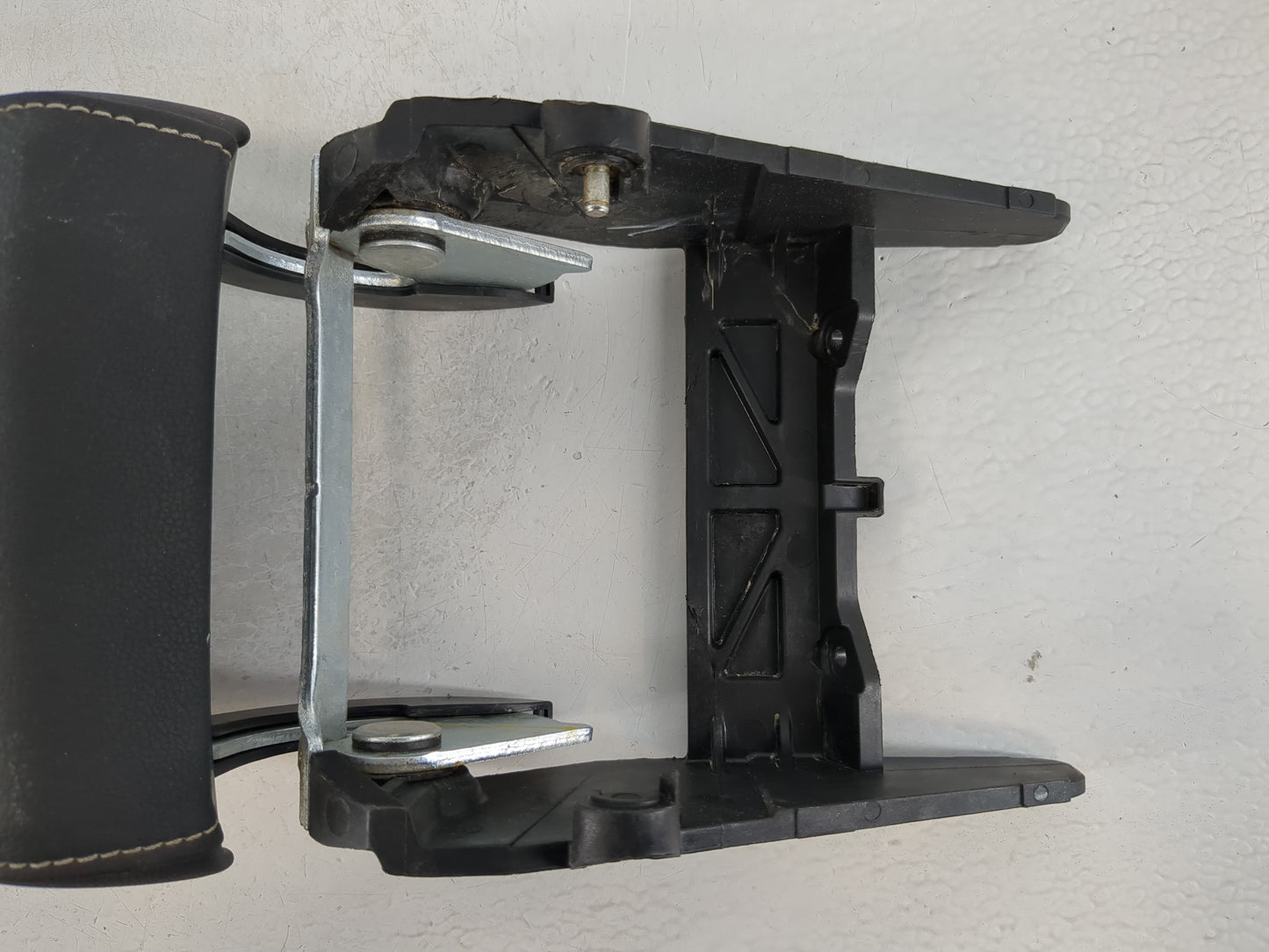 2020-2022 Volkswagen Tiguan Center Console Armrest Cover Lid Fits Fits 2020 2021 2022 OEM Used Auto Parts - Oemusedautoparts