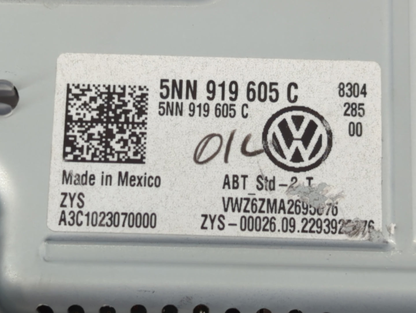2022 Volkswagen Tiguan Radio AM FM Cd Player Receiver Replacement P/N:5NN 919 605 C Fits Fits 2021 OEM Used Auto Parts - Oem