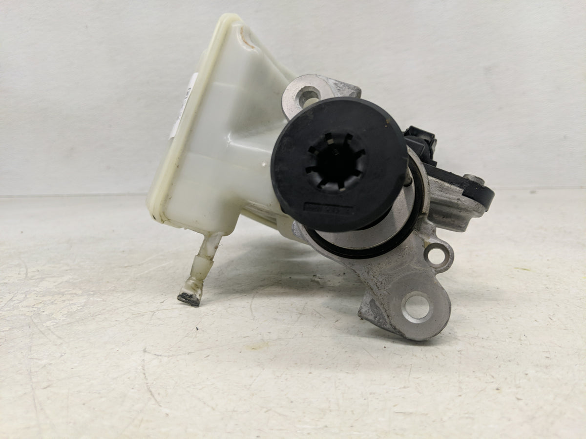 2018-2022 Volkswagen Tiguan Brake Master Cylinder 1312059 - Oemusedautoparts1.com