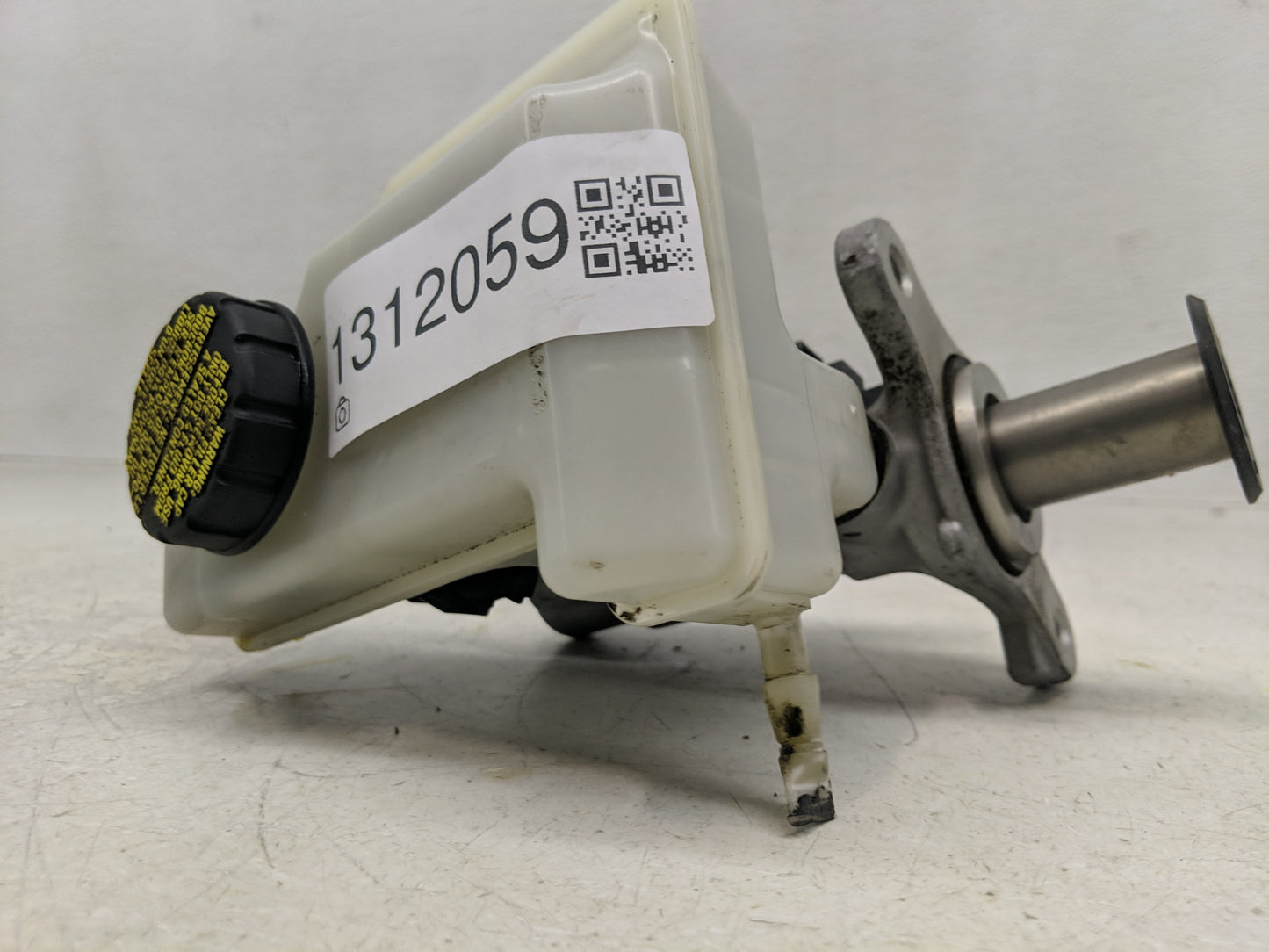 2018-2022 Volkswagen Tiguan Brake Master Cylinder - Oemusedautoparts1.com
