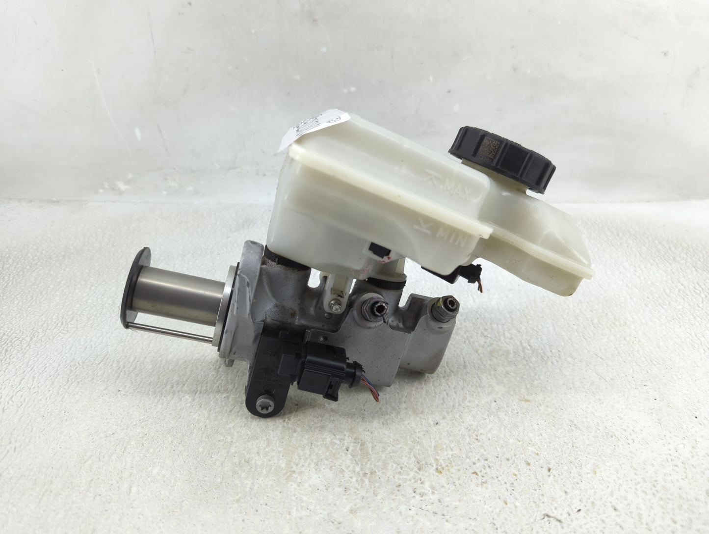 2018-2022 Volkswagen Tiguan Brake Master Cylinder - Oemusedautoparts1.com