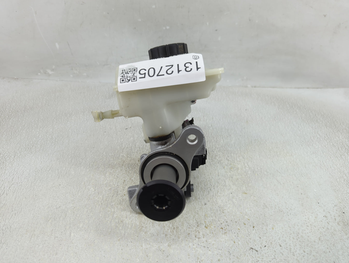 2018-2022 Volkswagen Tiguan Brake Master Cylinder - Oemusedautoparts1.com