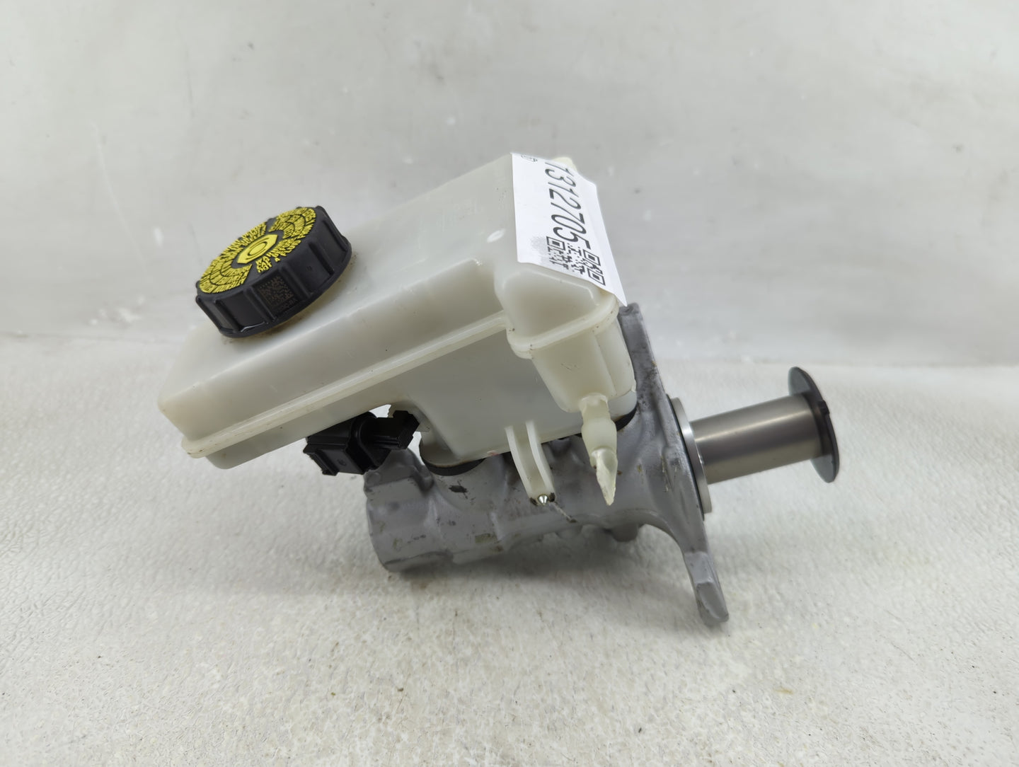 2018-2022 Volkswagen Tiguan Brake Master Cylinder - Oemusedautoparts1.com