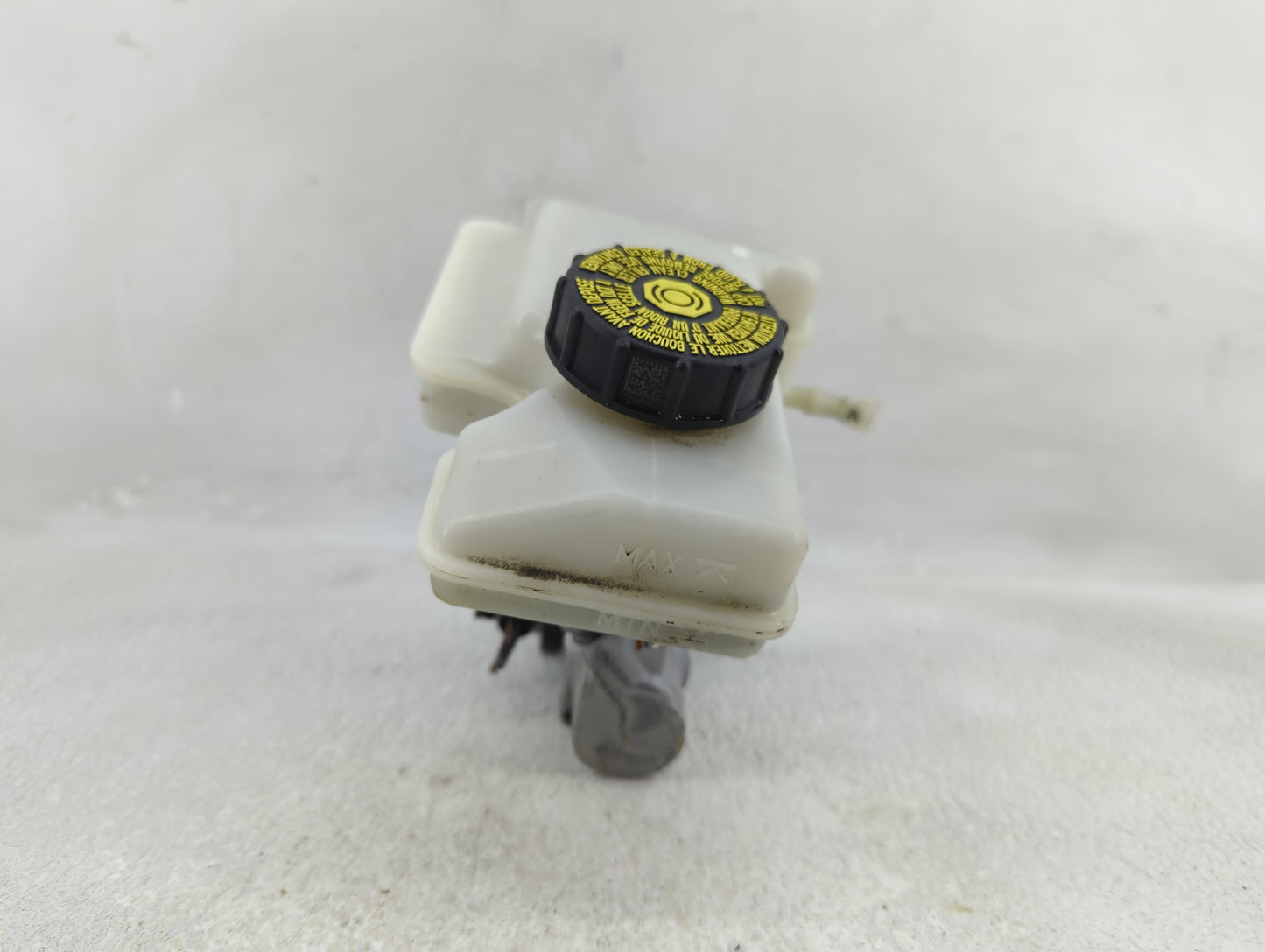 2018-2022 Volkswagen Tiguan Brake Master Cylinder - Oemusedautoparts1.com