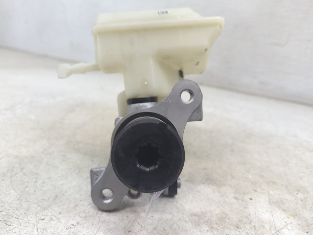 2018-2022 Volkswagen Tiguan Brake Master Cylinder 1498406 - Oemusedautoparts1.com