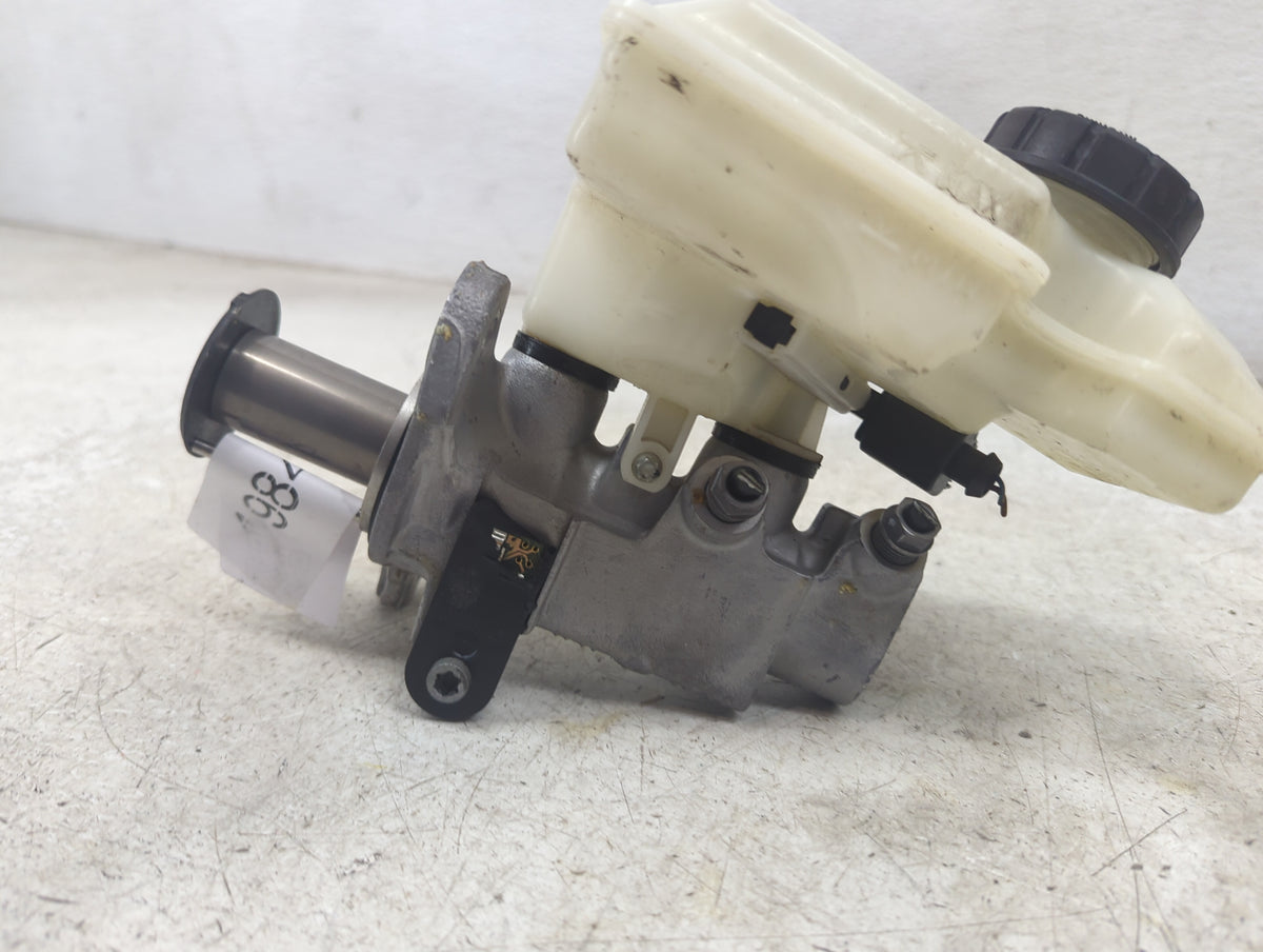 2018-2022 Volkswagen Tiguan Brake Master Cylinder 1498406 - Oemusedautoparts1.com