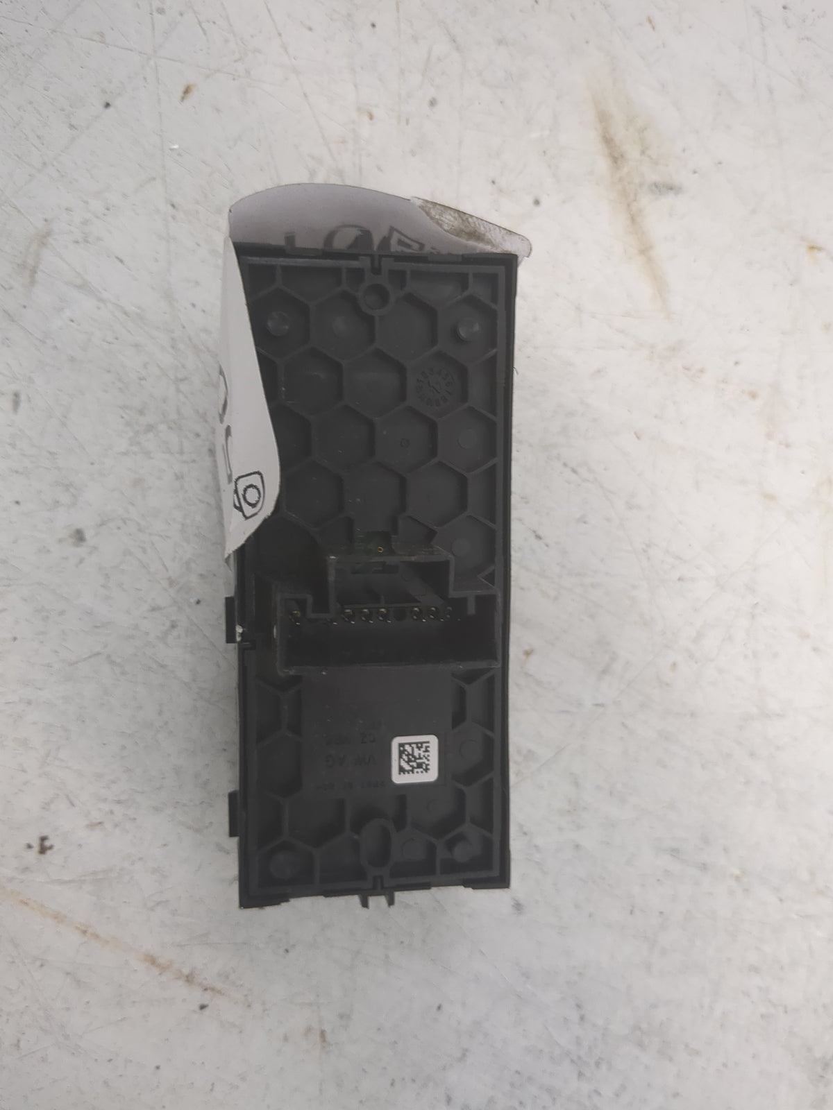 2023 Volkswagen Tiguan Master Power Window Switch Replacement Driver Side Left Fits OEM Used Auto Parts - Oemusedautoparts1.