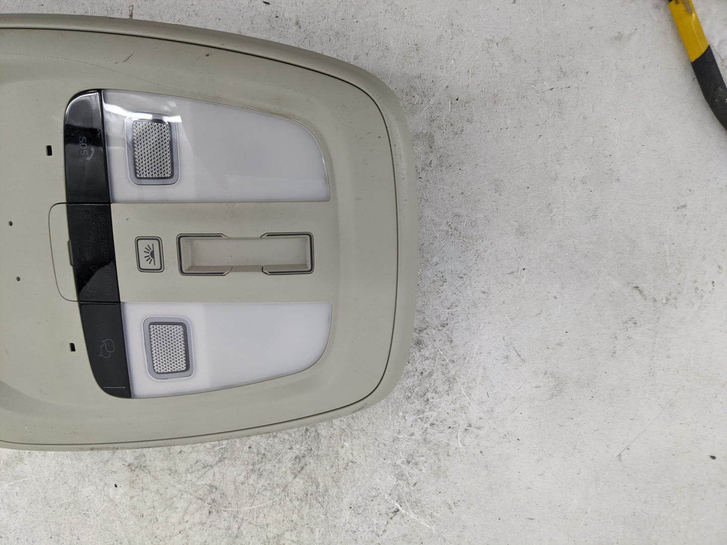 2023 Volvo S90 Overhead Roof Console Beige 1483134 - Oemusedautoparts1.com