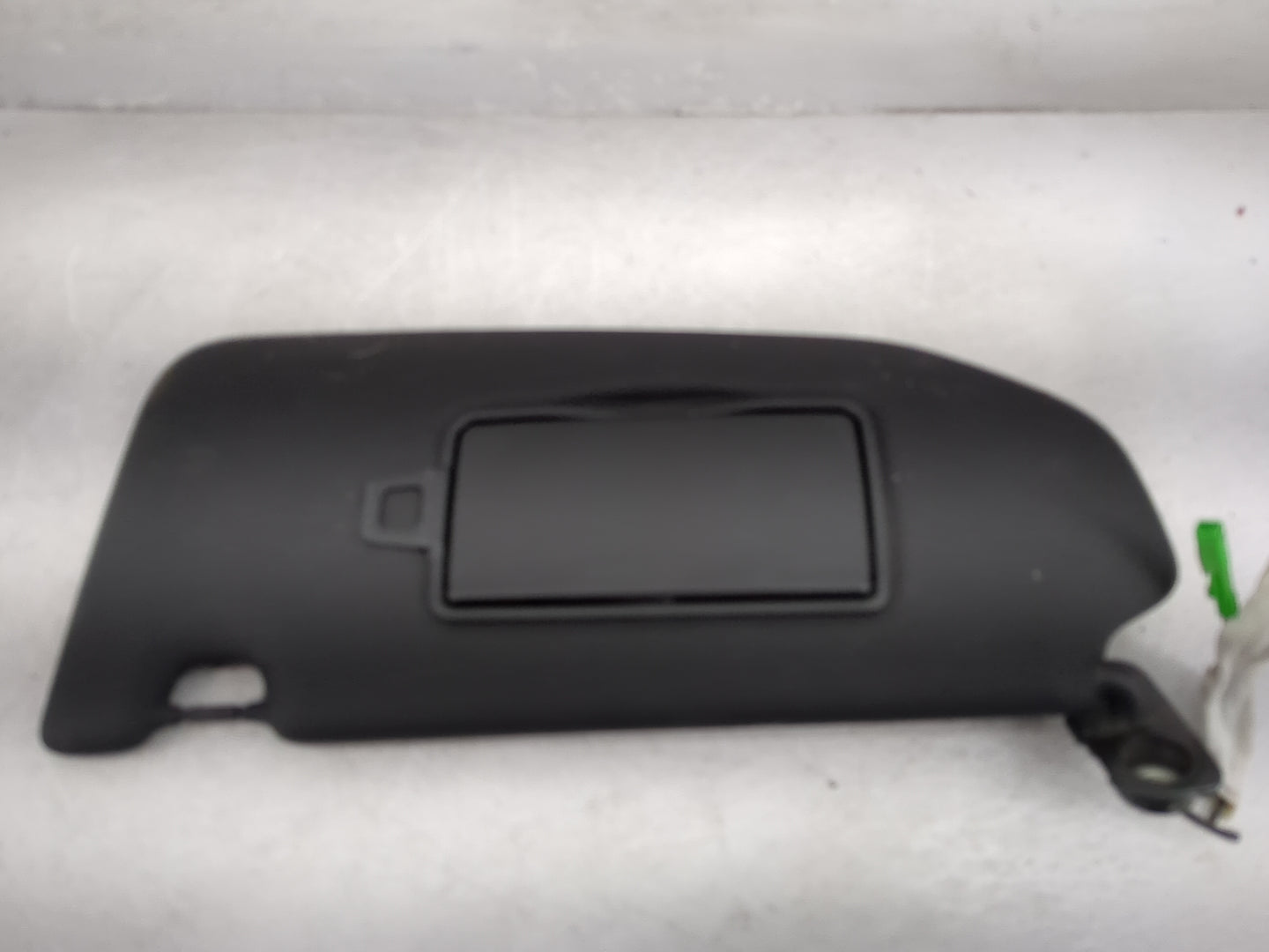 2019-2020 Volvo Xc40 Sun Visor Shade Replacement Driver Left Mirror Fits Fits 2018 2019 2020 2021 OEM Used Auto Parts - Oemu