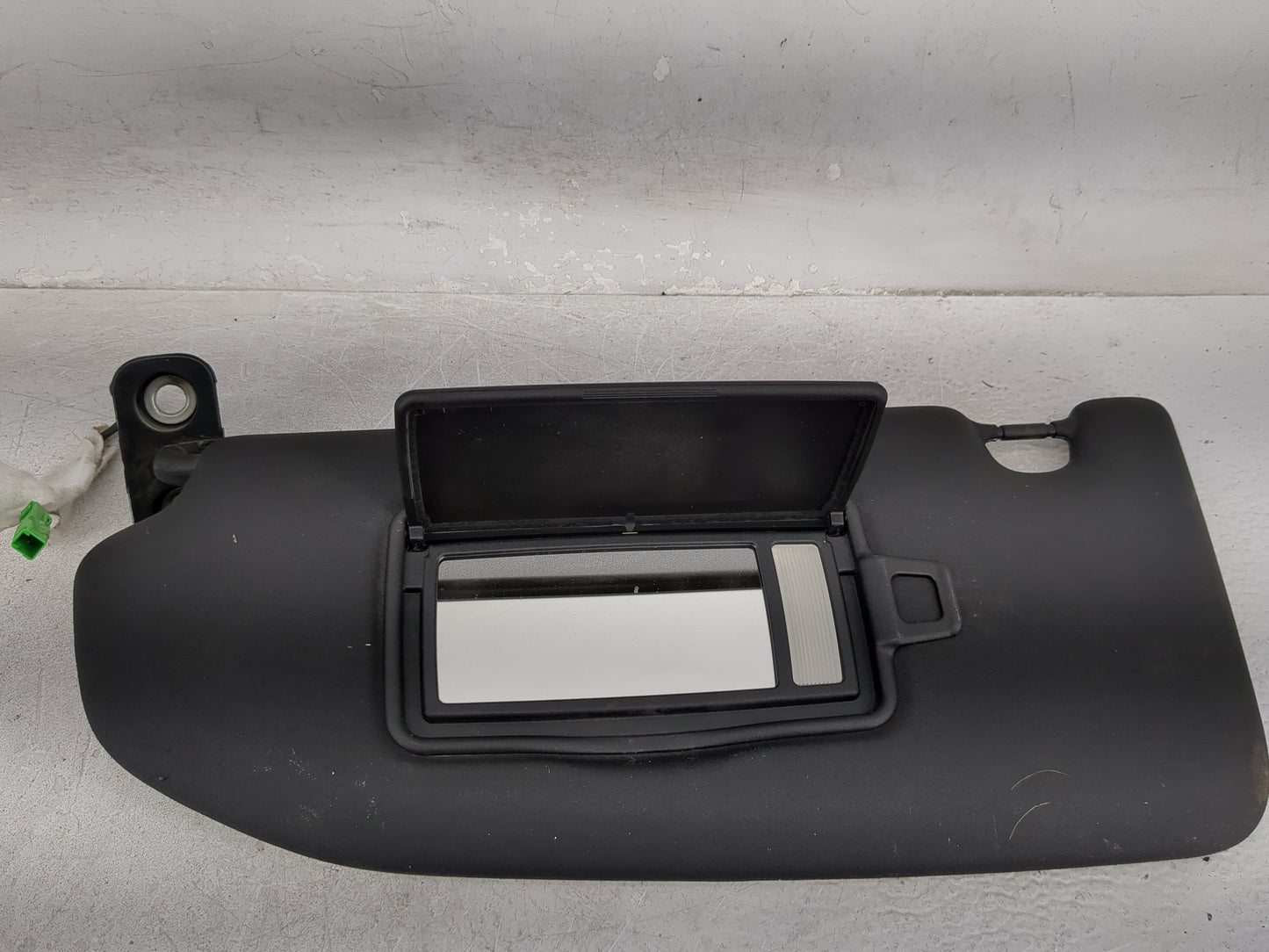 2019-2020 Volvo Xc40 Sun Visor Shade Replacement Driver Left Mirror Fits Fits 2018 2019 2020 2021 OEM Used Auto Parts - Oemu