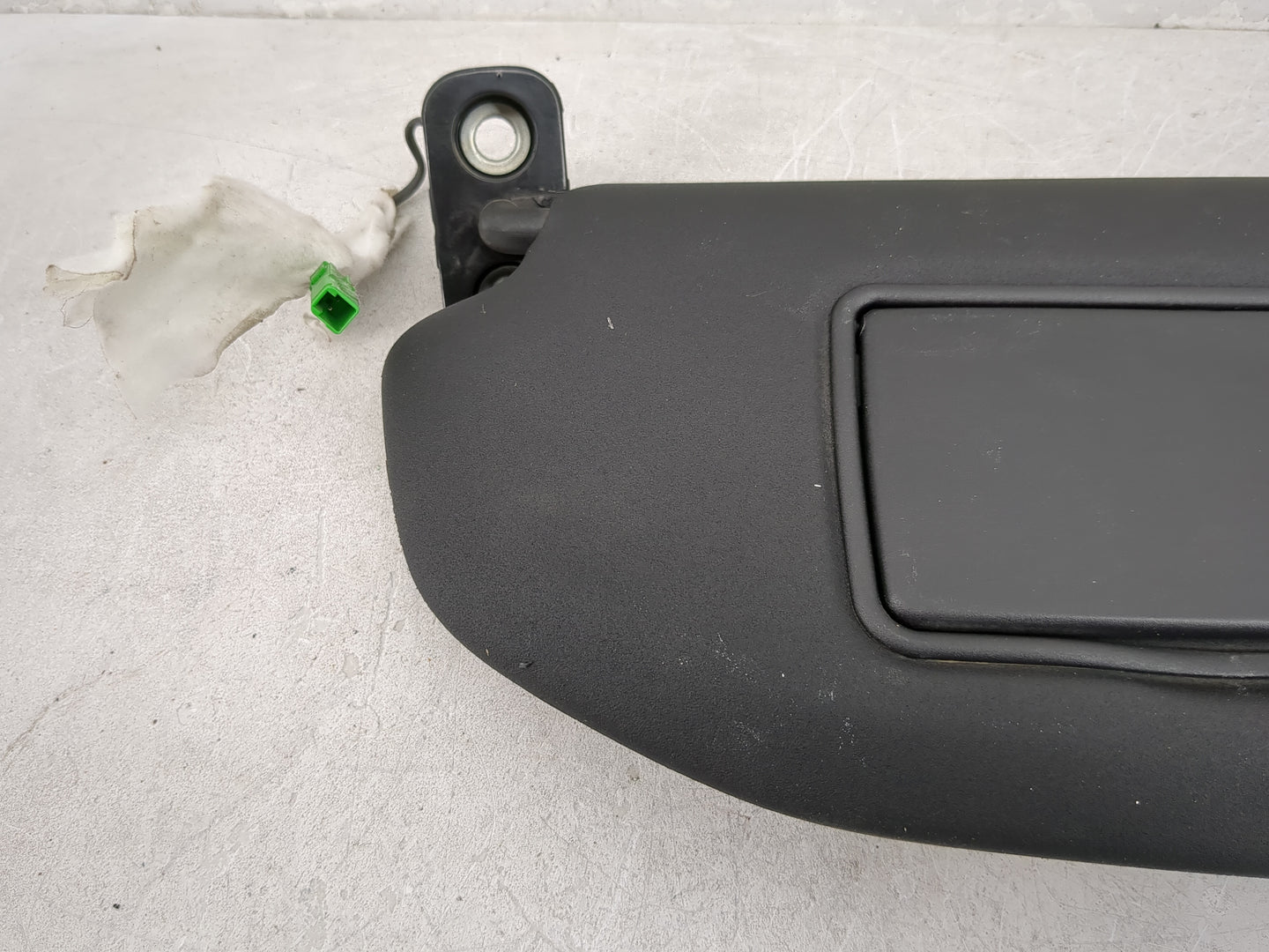 2019-2020 Volvo Xc40 Sun Visor Shade Replacement Driver Left Mirror Fits Fits 2018 2019 2020 2021 OEM Used Auto Parts - Oemu