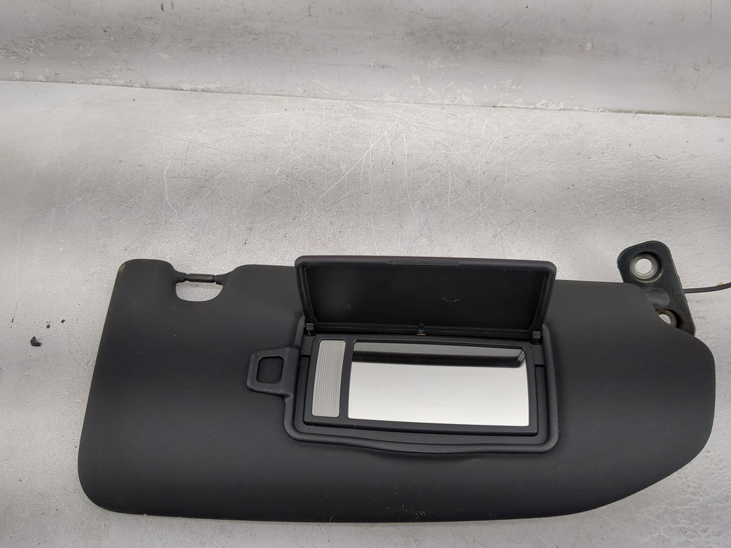 2019-2020 Volvo Xc40 Sun Visor Shade Replacement Passenger Right Mirror Fits Fits 2018 2019 2020 2021 OEM Used Auto Parts - 