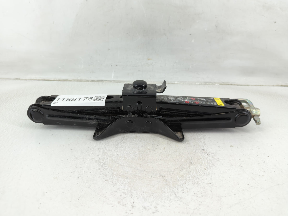 2023 Volvo Xc60 Spare Scissor Car Jack - Oemusedautoparts1.com