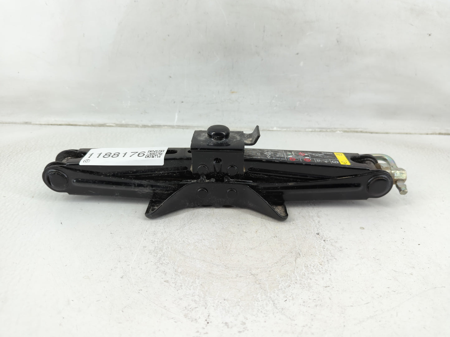 2023 Volvo Xc60 Spare Scissor Car Jack - Oemusedautoparts1.com