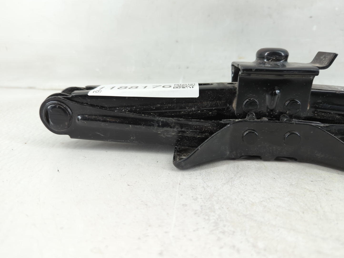 2023 Volvo Xc60 Spare Scissor Car Jack - Oemusedautoparts1.com