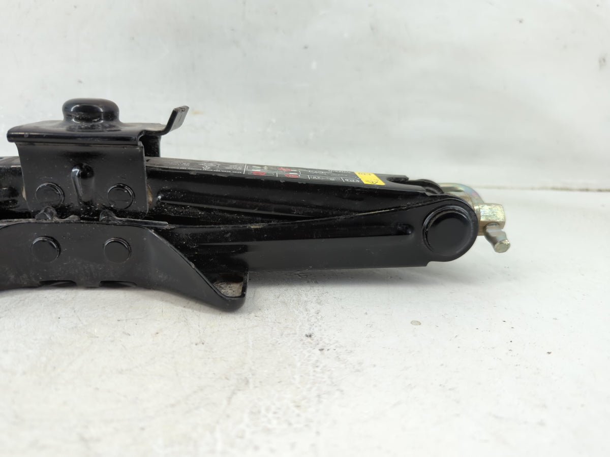 2023 Volvo Xc60 Spare Scissor Car Jack - Oemusedautoparts1.com