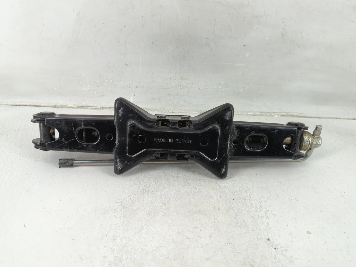 2023 Volvo Xc60 Spare Scissor Car Jack - Oemusedautoparts1.com