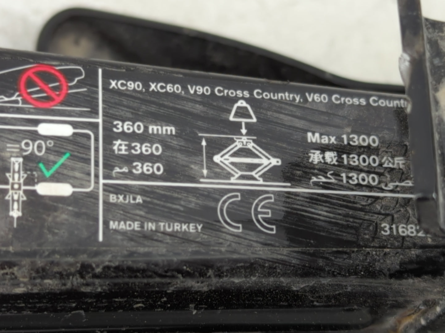 2023 Volvo Xc60 Spare Scissor Car Jack - Oemusedautoparts1.com