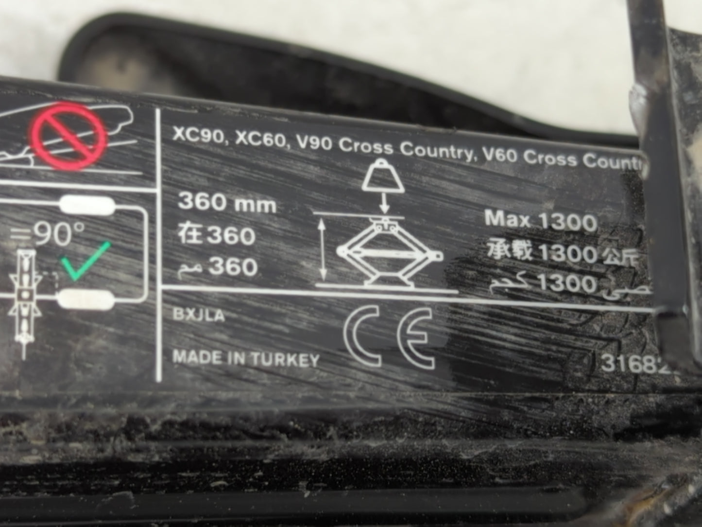 2023 Volvo Xc60 Spare Scissor Car Jack - Oemusedautoparts1.com