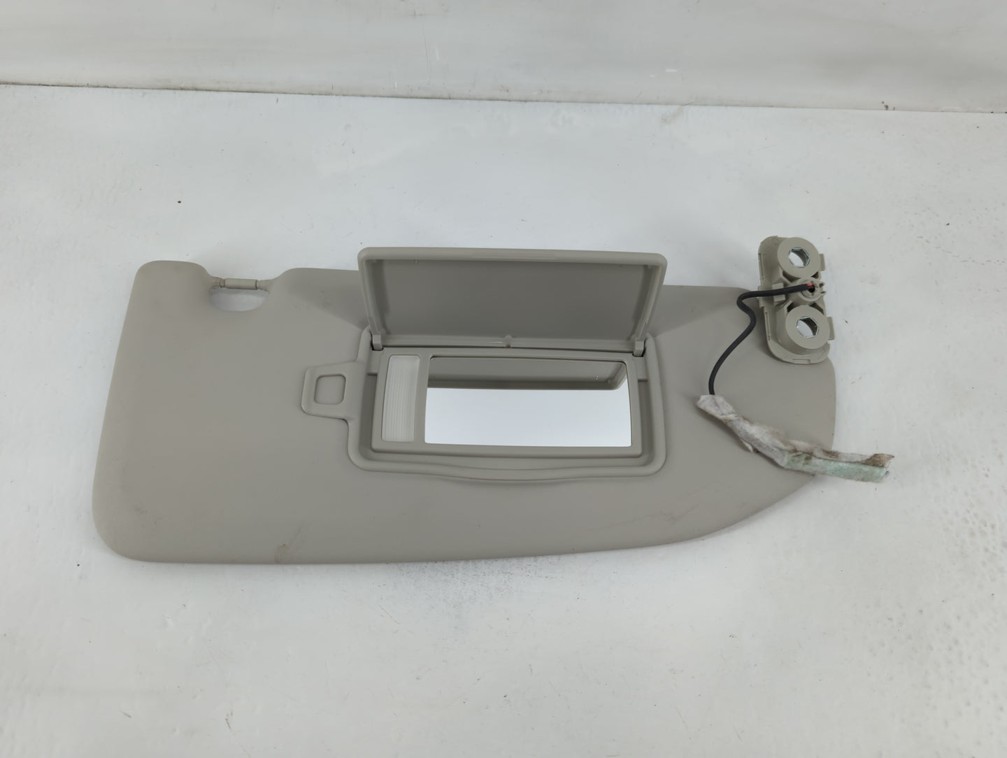 2018-2021 Volvo Xc60 Sun Visor Shade Replacement Passenger Right Mirror Fits Fits 2018 2019 2020 2021 OEM Used Auto Parts - 