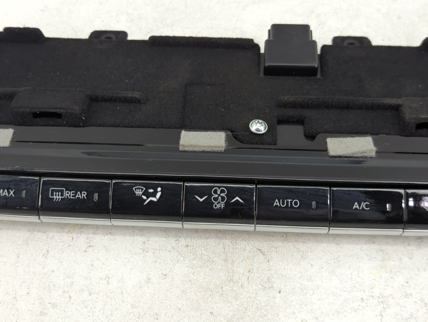 2023 Wagoneer Wagoneer Climate Control Module Temperature AC/Heater Replacement P/N:P68423823AG Fits OEM Used Auto Parts - O